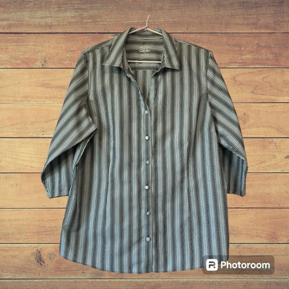 Cabela’s Women’s Blue Striped Button Up Shirt   Size L   EUC